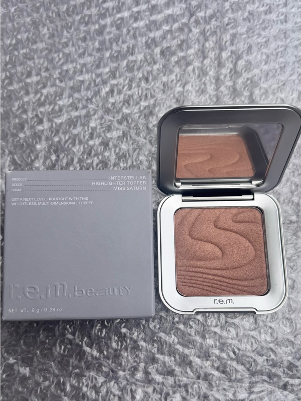 r.e.m. Interstellar Highlighter Topper — Miss Saturn (Warm Bronze-Peach Shimmer)